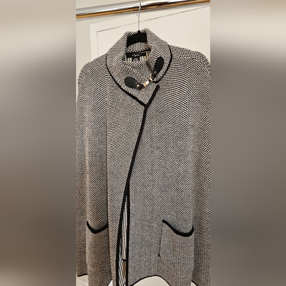 Cejon Women's Bird's Eye Riding Cape Poncho With Welt Pockets - Picture 7 of 9